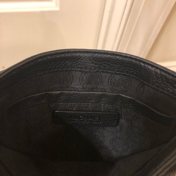 Michael Kors Chain Crossbody Bag - Picture 4 of 4